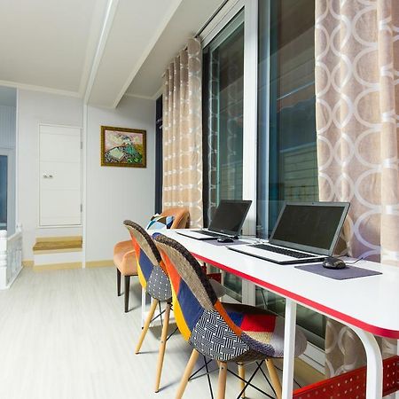 Oh Blue Guesthouse Сеул Экстерьер фото